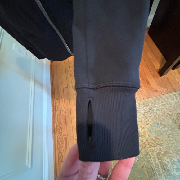 Lululemon Jacket 🖤 - Picture 6 of 7